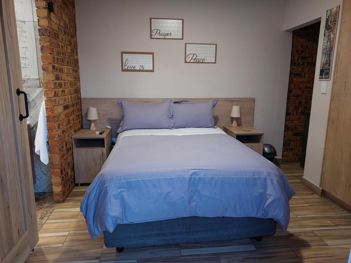 Twins Guest House Vanderbijlpark Chambre photo