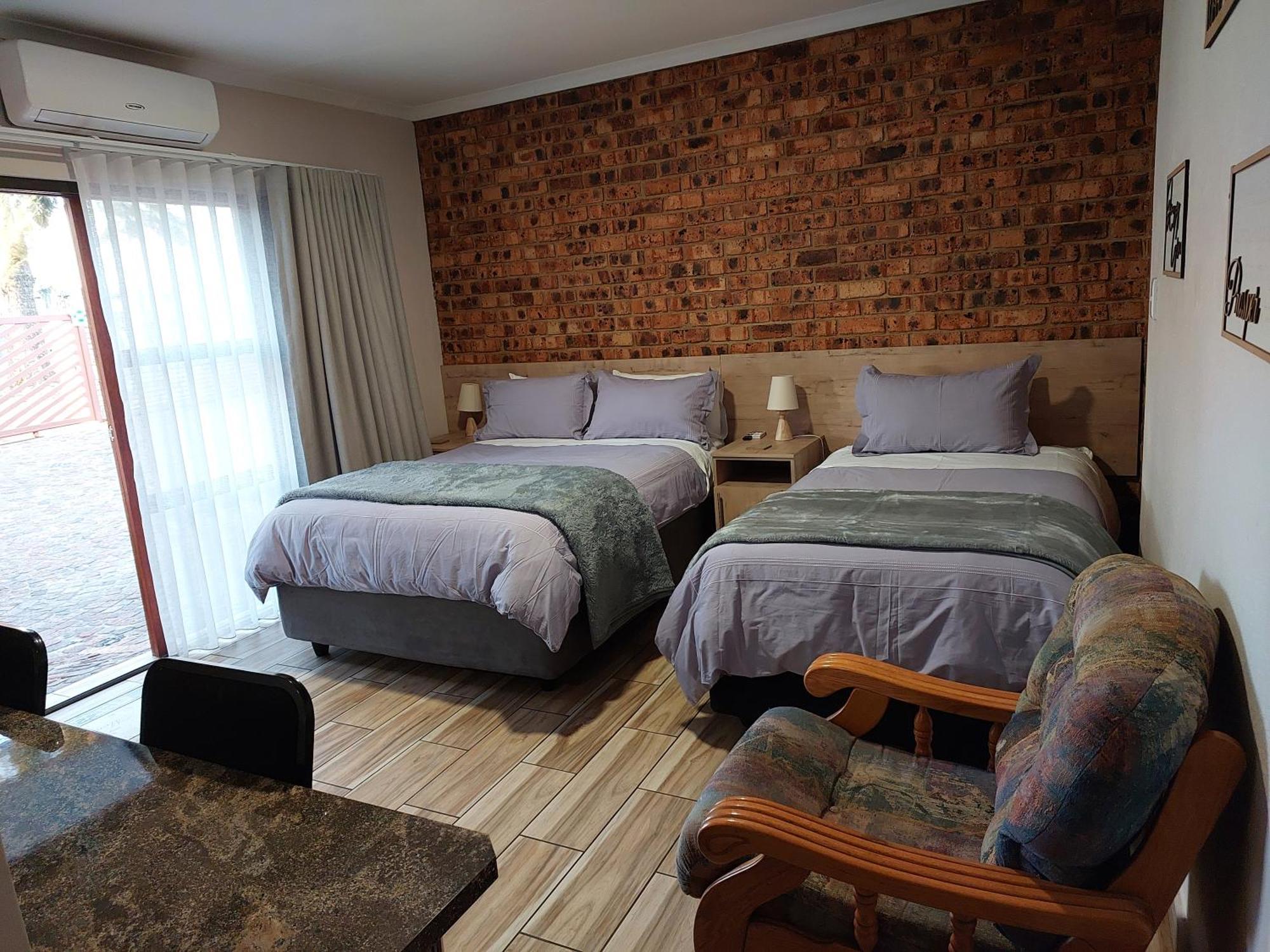 Twins Guest House Vanderbijlpark Extérieur photo