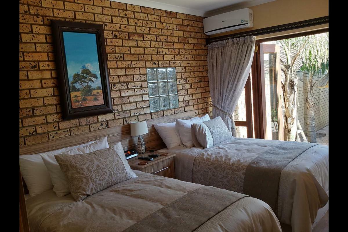 Twins Guest House Vanderbijlpark Extérieur photo