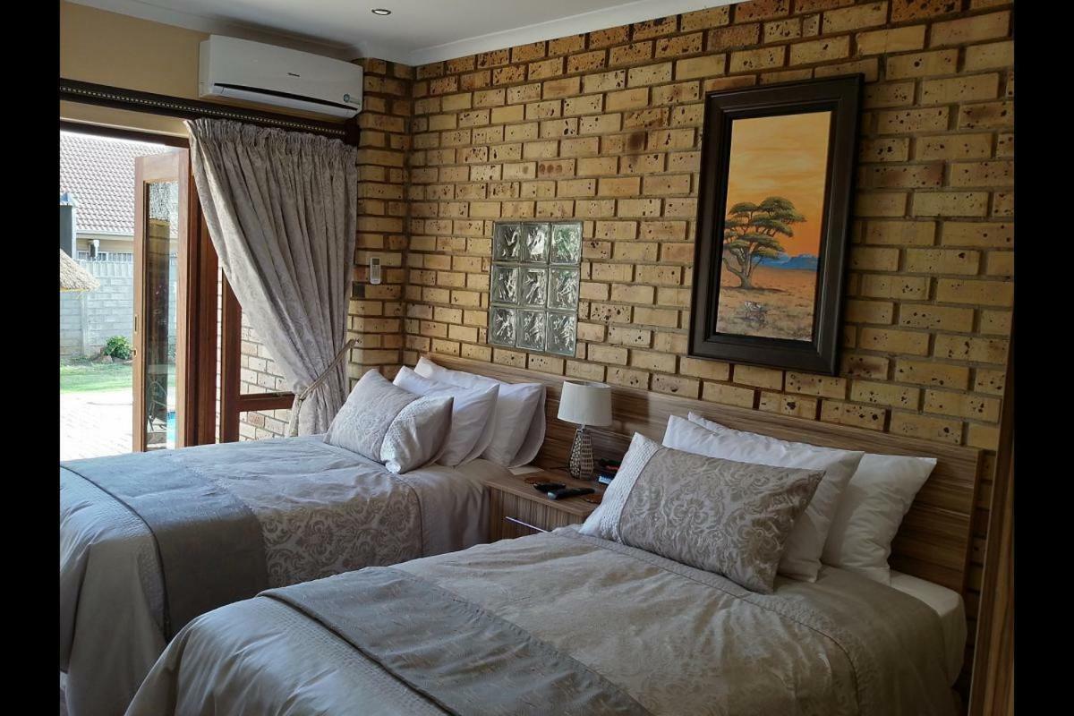 Twins Guest House Vanderbijlpark Extérieur photo