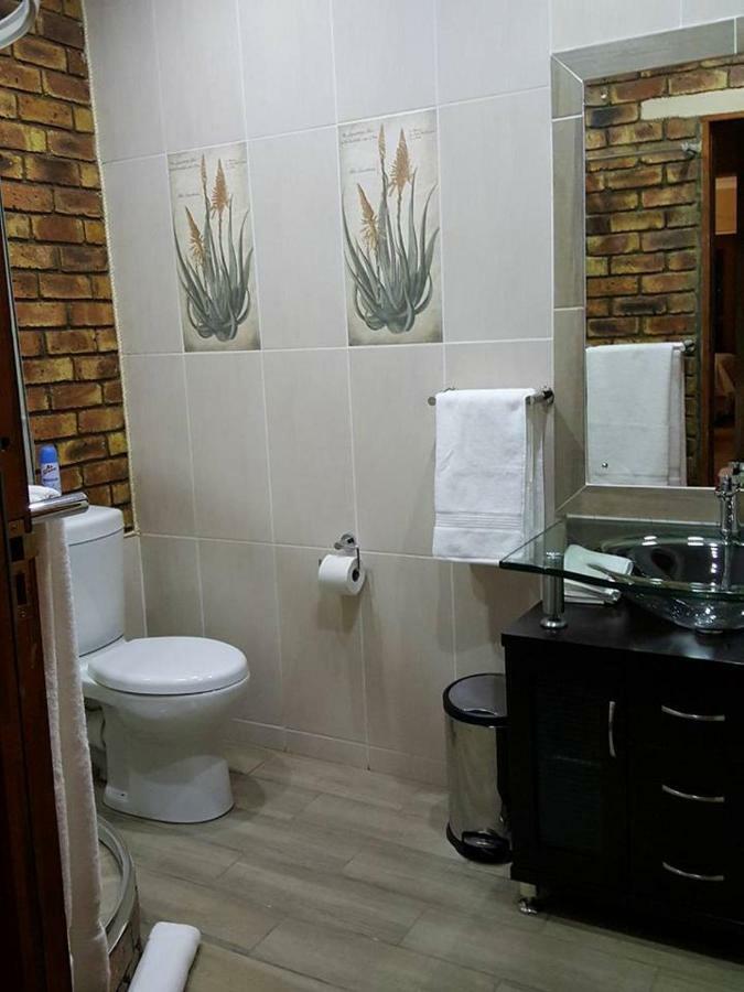 Twins Guest House Vanderbijlpark Extérieur photo